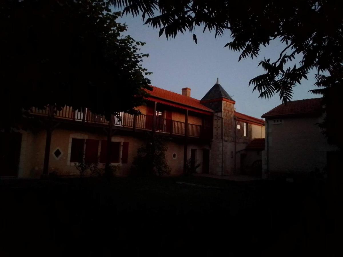 Au Repos Des Elfes Braye-sous-Faye Exterior foto